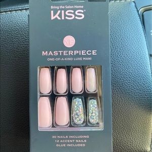 Kiss Masterpiece Luxe mani press on Nails